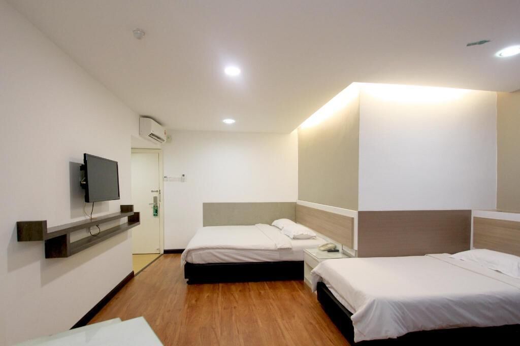 Desk, soundproofing, iron/ironing board, free WiFi