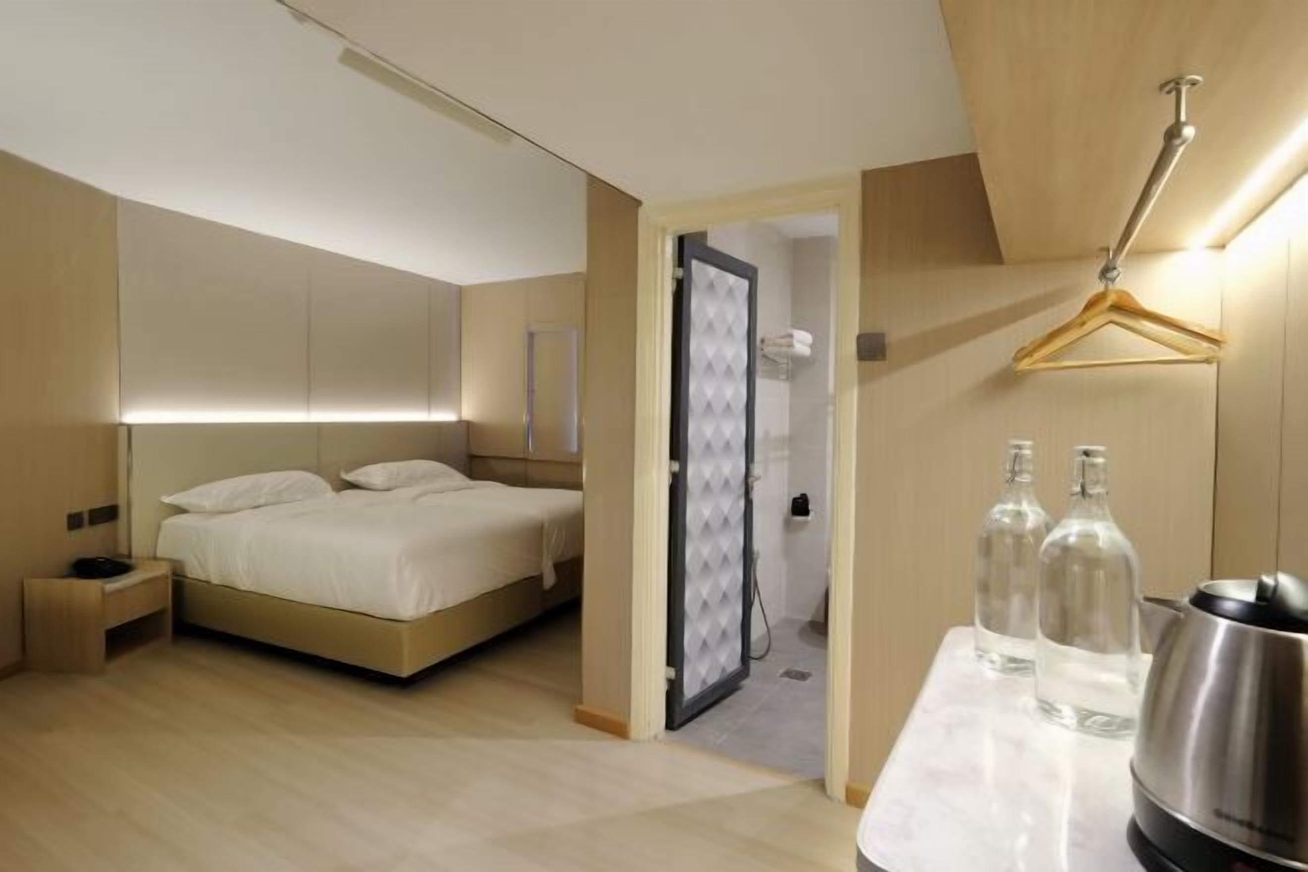 Bureau, chambres insonorisées, fer et planche à repasser, Wi-Fi gratuit