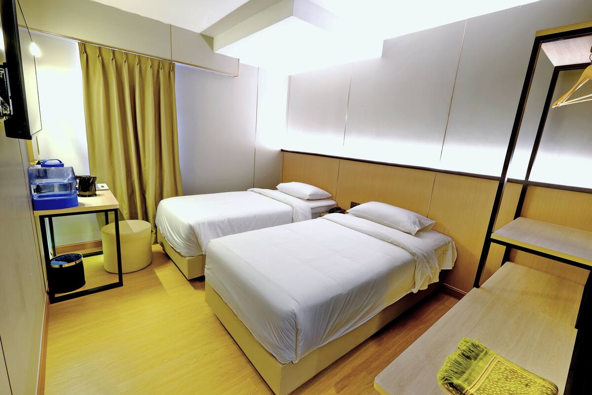 Habitación Premium con 2 camas individuales | Escritorio, tabla de planchar con plancha, wifi gratis