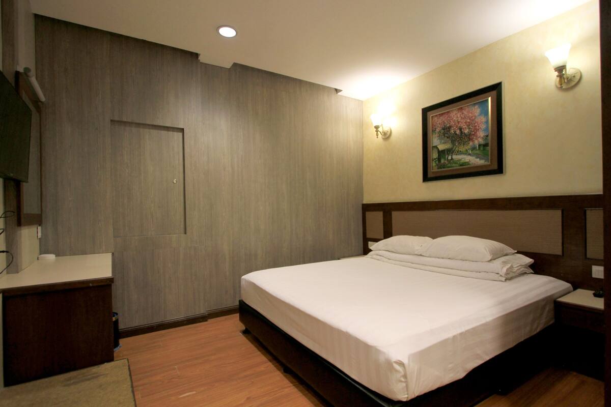 Habitación doble superior | Escritorio, tabla de planchar con plancha, wifi gratis