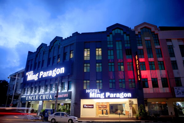 Façade de lâhĂ©bergement - soirĂ©e/nuit