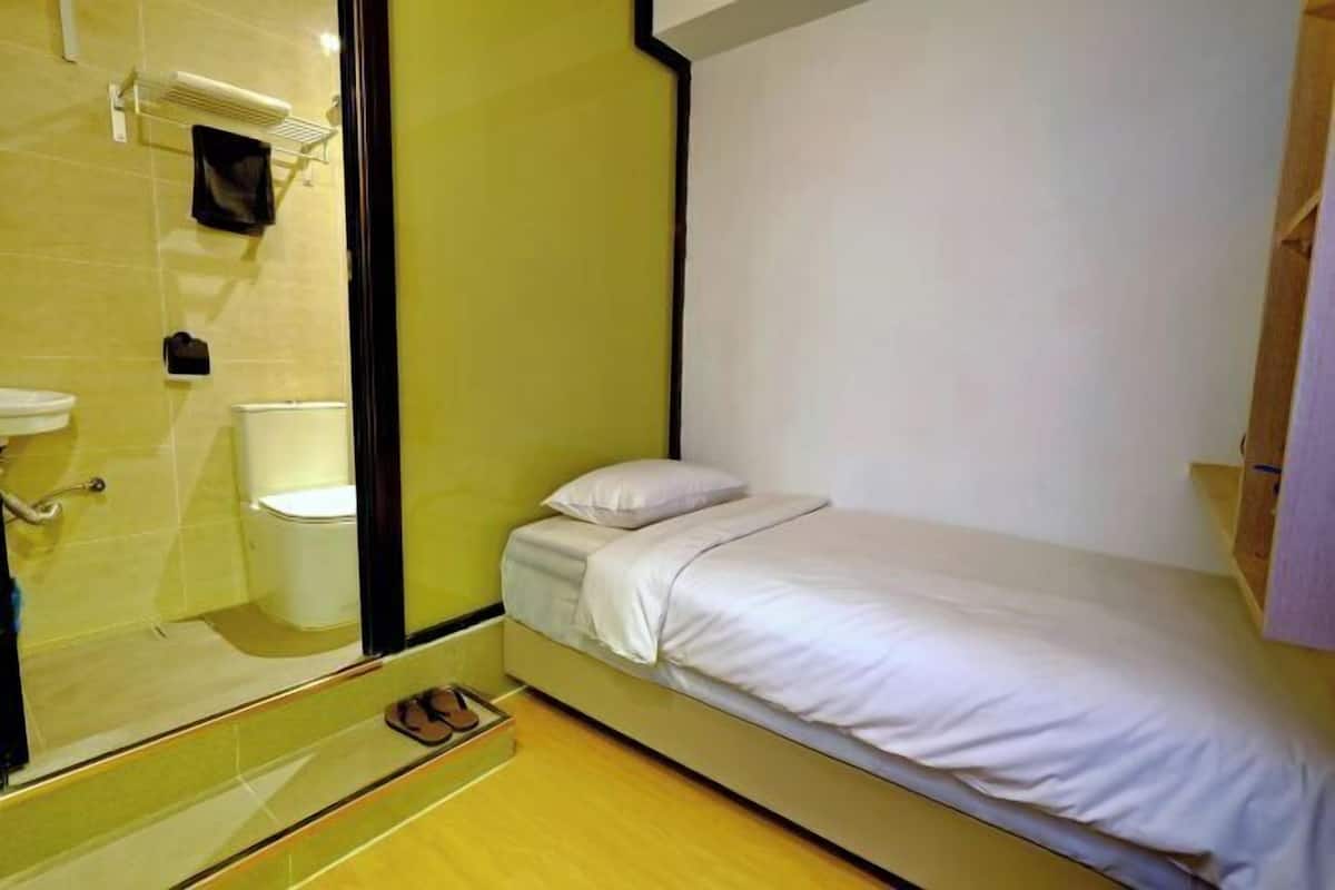 Desk, iron/ironing board, free WiFi