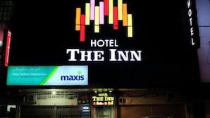 A hotel sign with a colorful bar graph design and the name "Hotel The Inn". - The Inn Hotel (Kuala Terengganu)