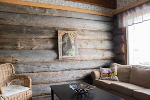 Traditional Apartment | Living area | Flat-screen TV - Park Hotel Härmä PowerPark (Kauhava)