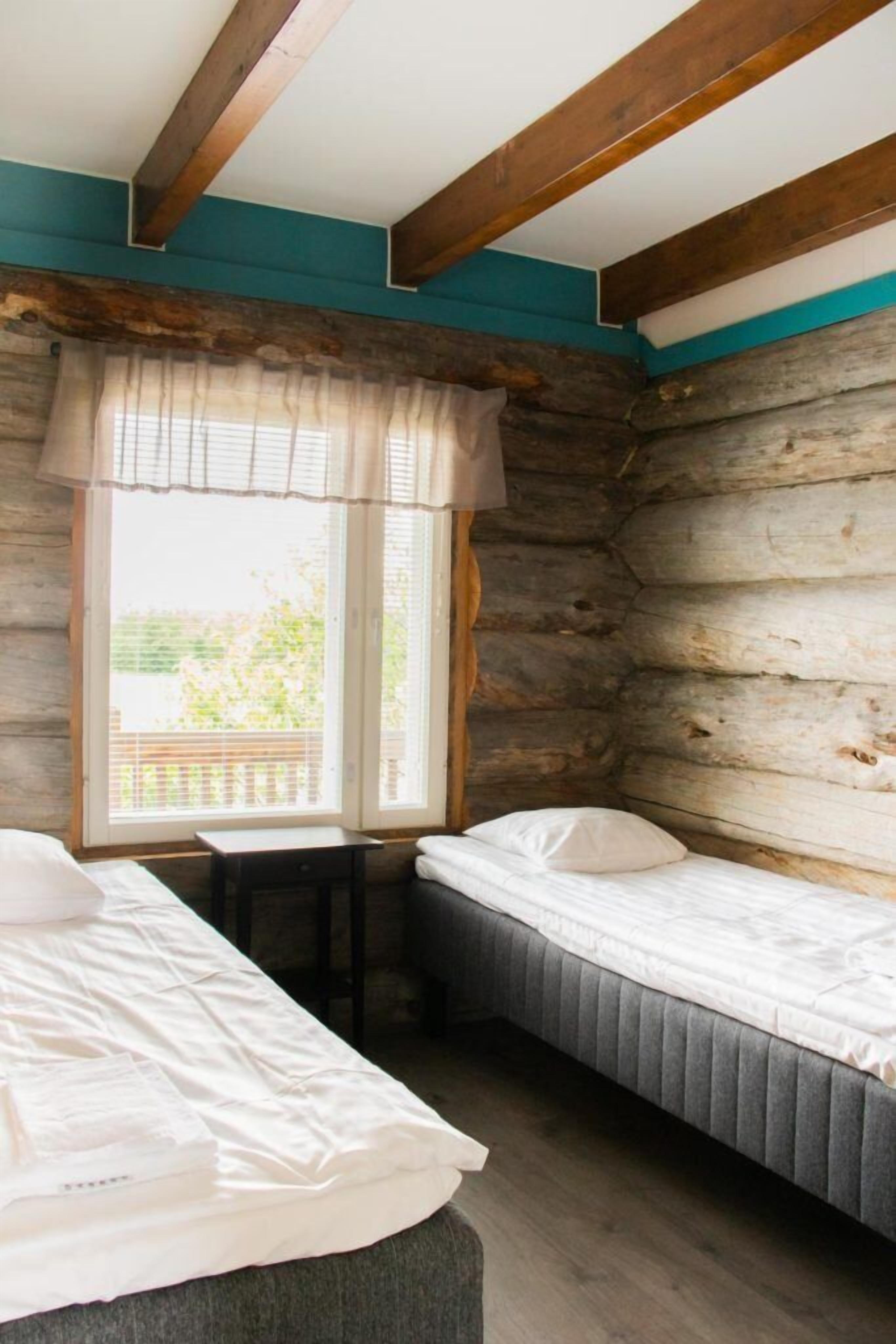 Basic Apartment | Soundproofing, iron/ironing board, free WiFi, bed sheets