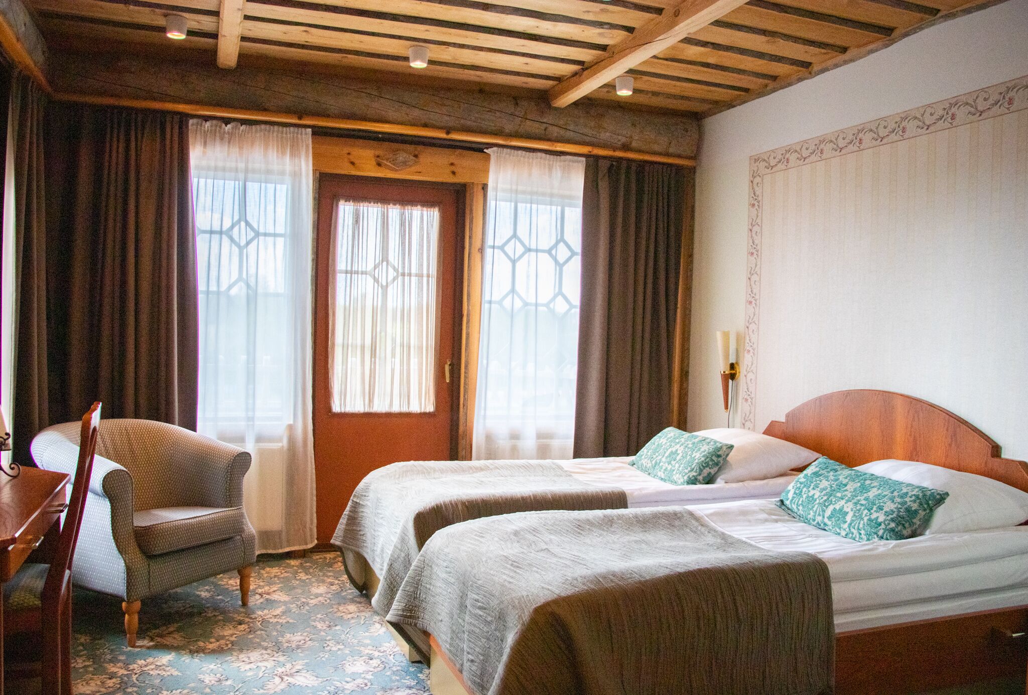 twin room | soundproofing, iron/ironing board, free wifi, bed sheets