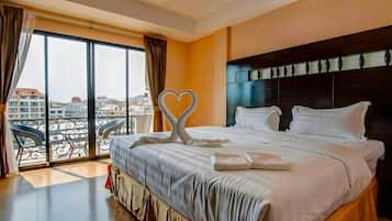 Deluxe Double Room | Premium bedding, in-room safe, desk, soundproofing