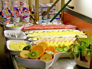A buffet with various food items including meats, cheeses, fruits, and vegetables. - Hotel Amadeus ROYAL Berlin (Hoppegarten)
