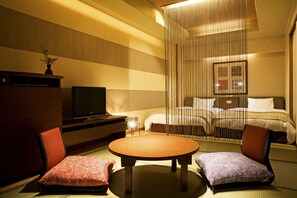 羽絨被、房內夾萬、免費 Wi-Fi、床單