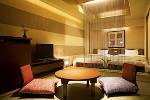 Edredones de plumas, caja fuerte, wifi gratis y ropa de cama