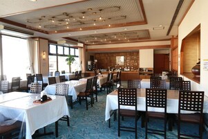 朝食、ディナーに営業 (日本料理 / 和食)