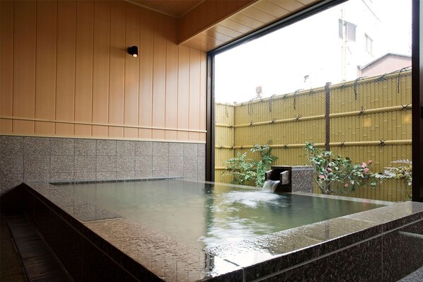Hot springs - Kotohira River Side Hotel (Kotohira)