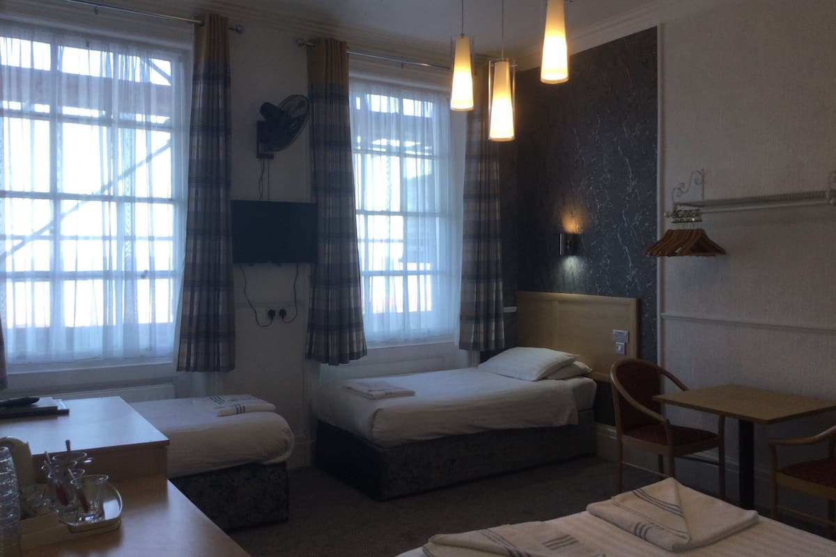 Chambres insonorisées, draps fournis
