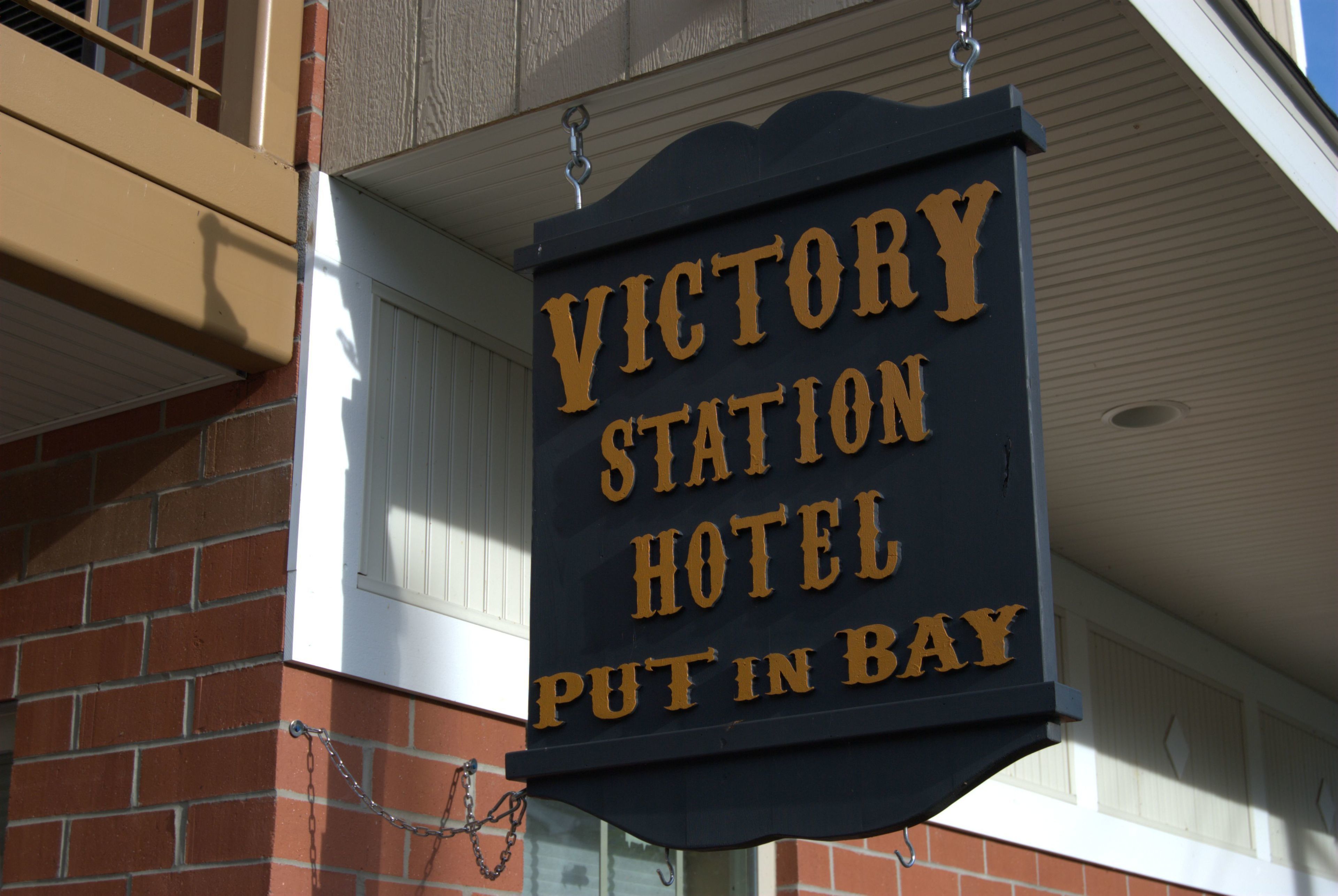 Señal del Hotel Victory Station en Bay.