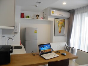 Luksusleilighet | Eget kjøkken | Kjøleskap, mikrobølgeovn, kokeplater og kjøkkenutstyr