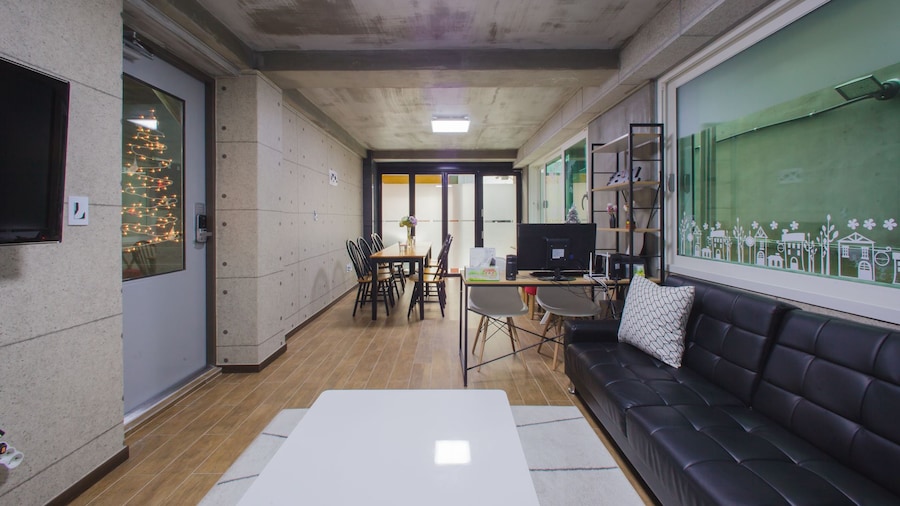KW Hongdae Line Hostel
