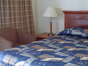 Room, 1 Queen Bed | 1 bedroom, desk, free WiFi - Star Inn by Elevate Rooms (Niagara Falls)