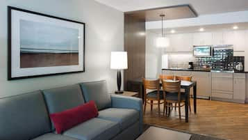 Suite, 1 King Bed with Sofa bed, Kitchen | Living room