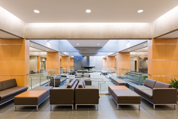 Bar-salon dans le hall