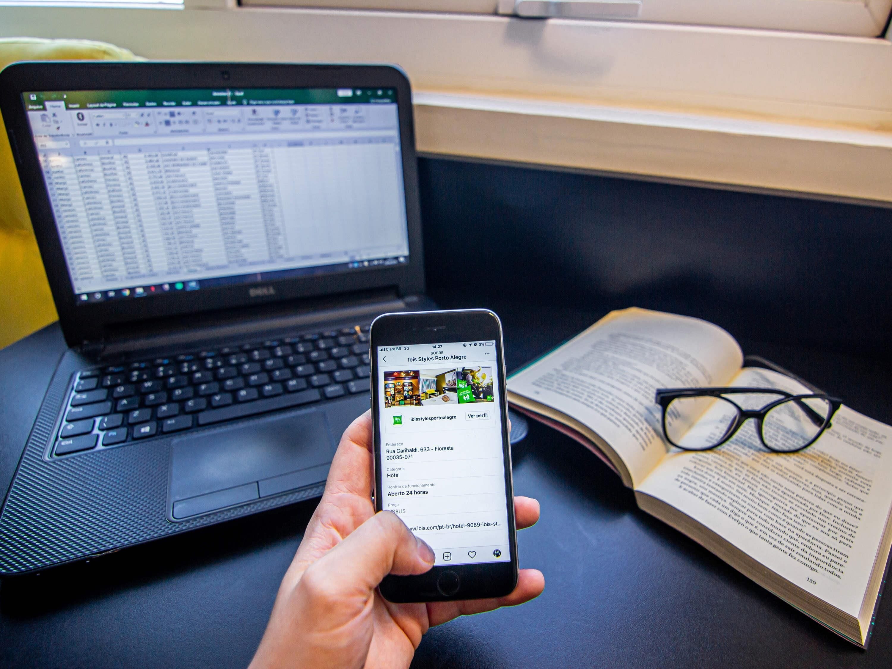 standard twin room, 2 single beds | in-room safe, individually decorated, desk, laptop workspace