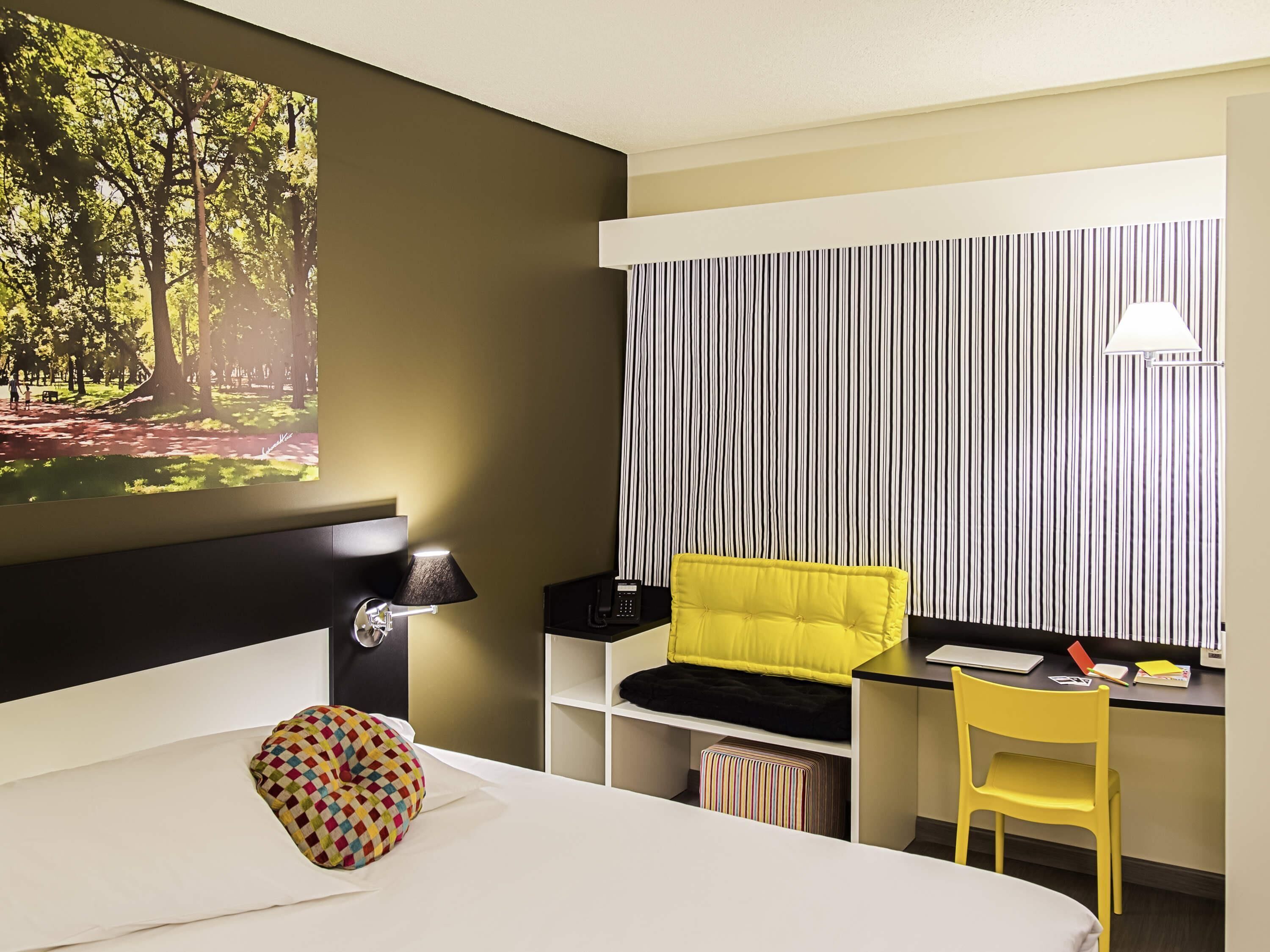 standard room, 1 double bed | in-room safe, individually decorated, desk, laptop workspace
