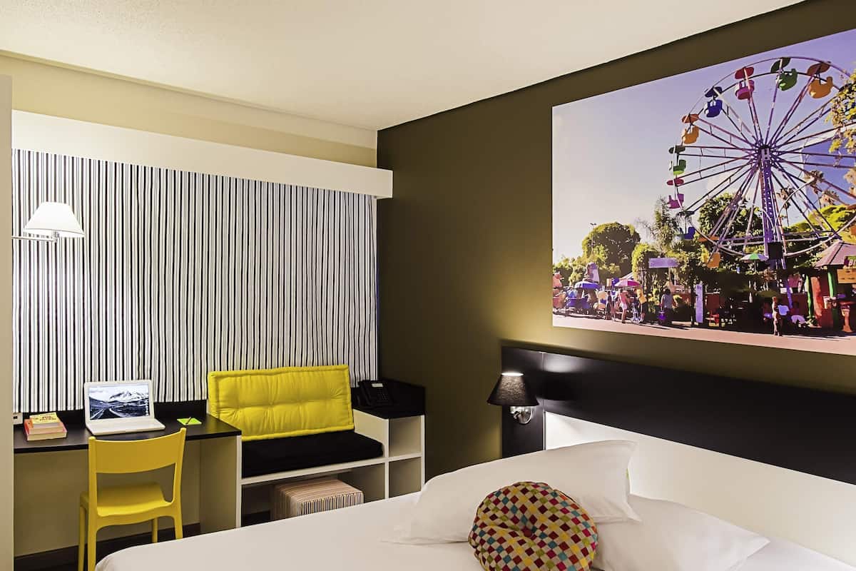 Standard Room, 1 Double Bed | In-room safe, individually decorated, desk, laptop workspace