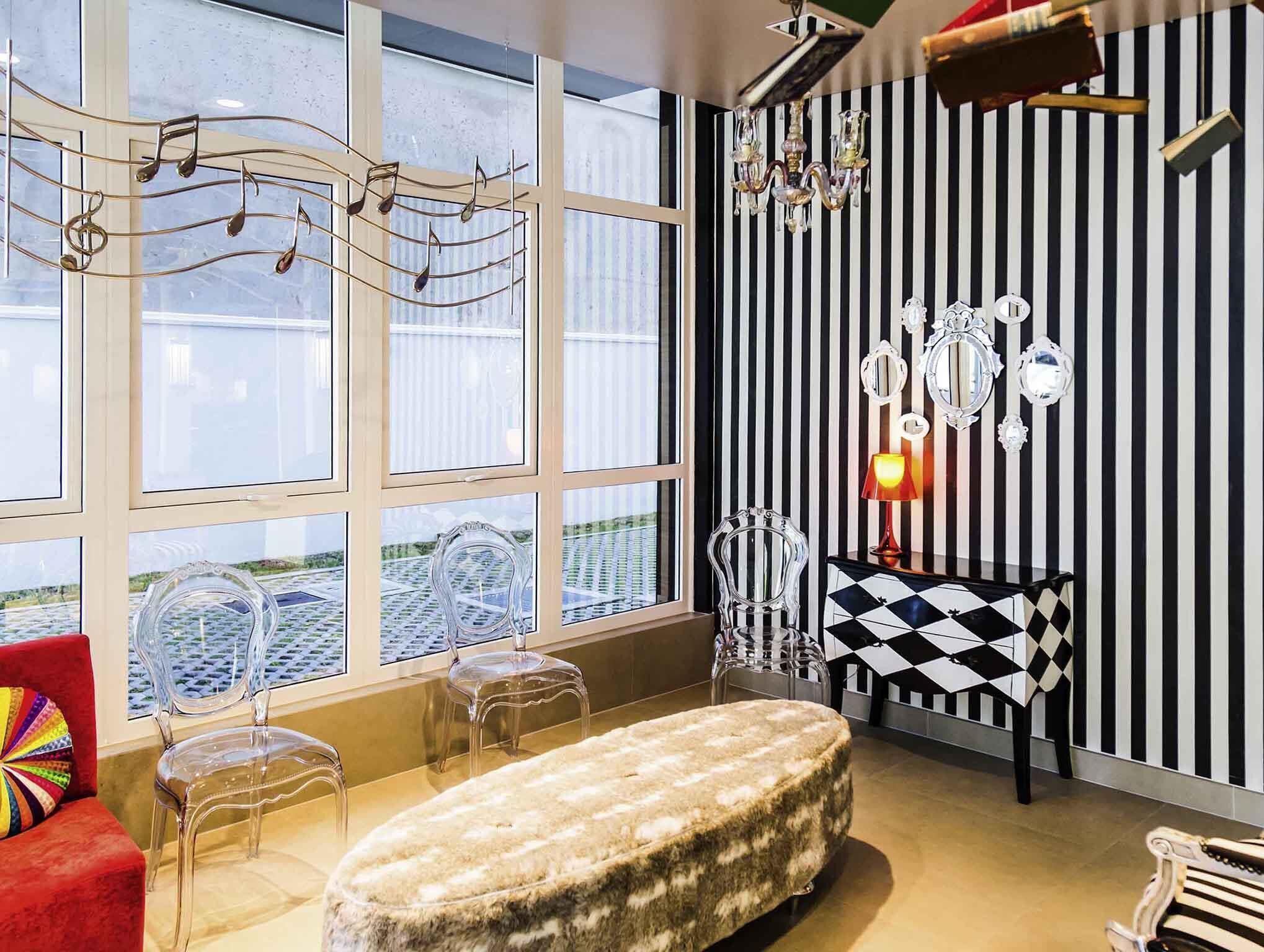 المنشأة من الخارج