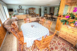 Free daily full breakfast 