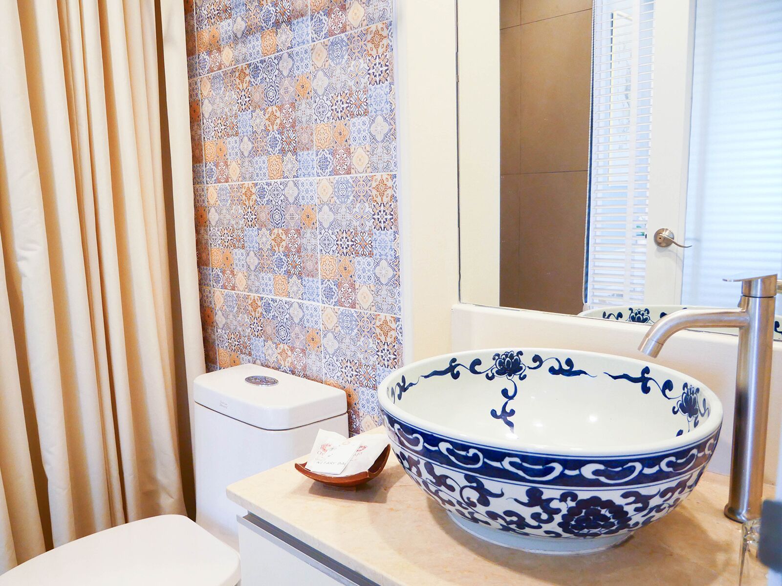 superior double room | bathroom | shower, rainfall showerhead, free toiletries, hair dryer