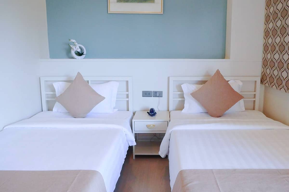 Superior Extra Twin Room | 1 bedroom, hypo-allergenic bedding, in-room safe, desk