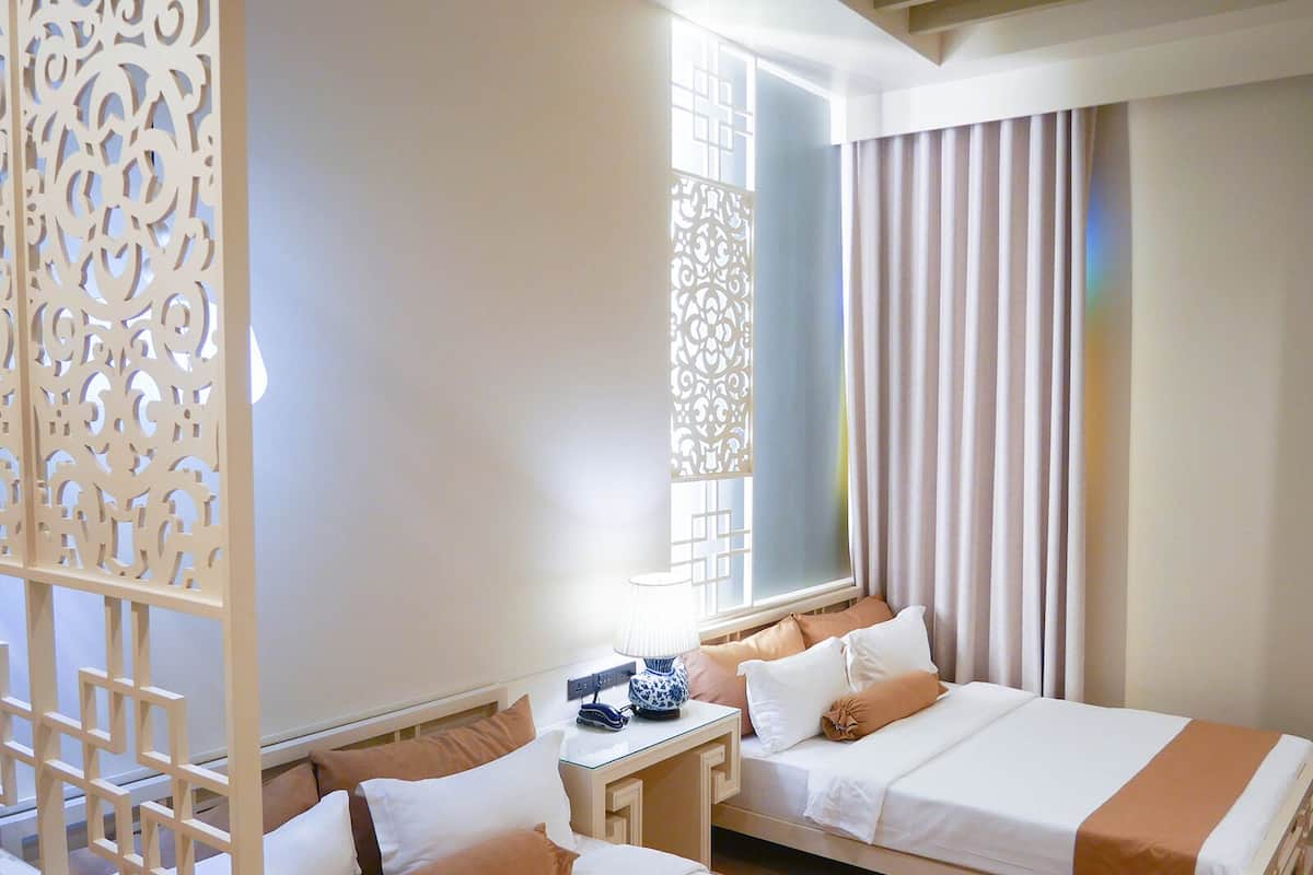 Deluxe Room - Two Double Beds | 1 bedroom, hypo-allergenic bedding, in-room safe, desk