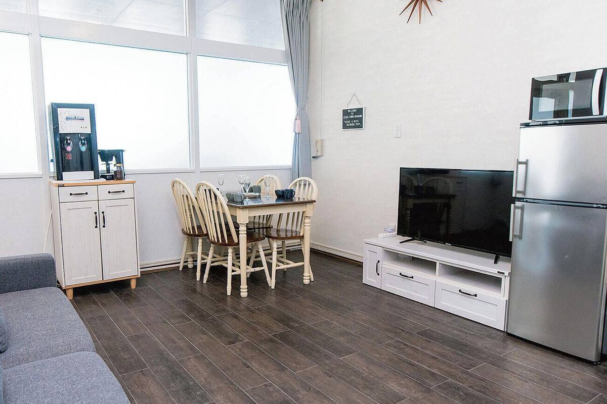 Living area | Flat-screen TV