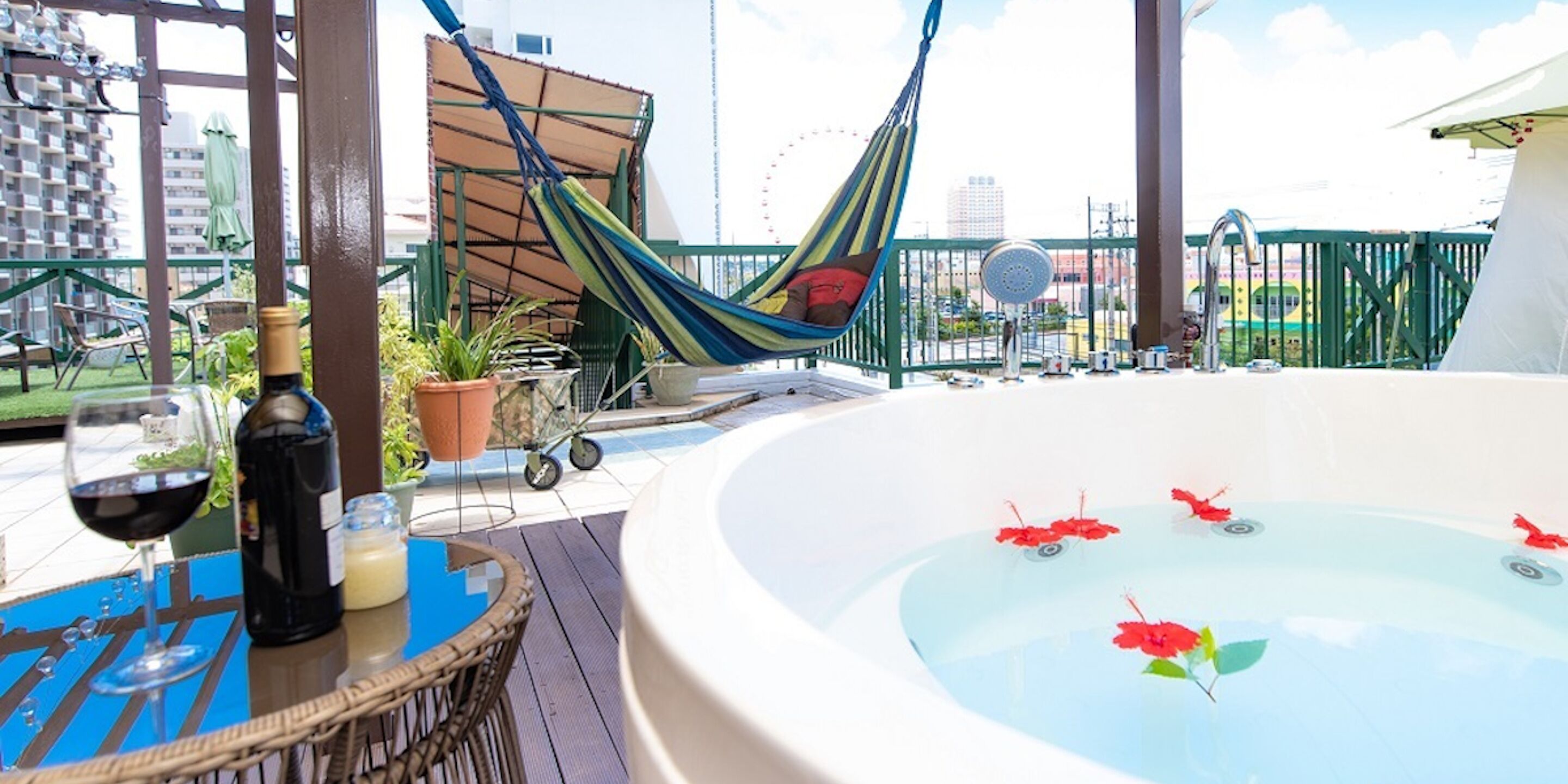 [3階アジアンスイート] 寝室×3 (220平米)  禁煙 1 - 6名様 | テラス / パティオ