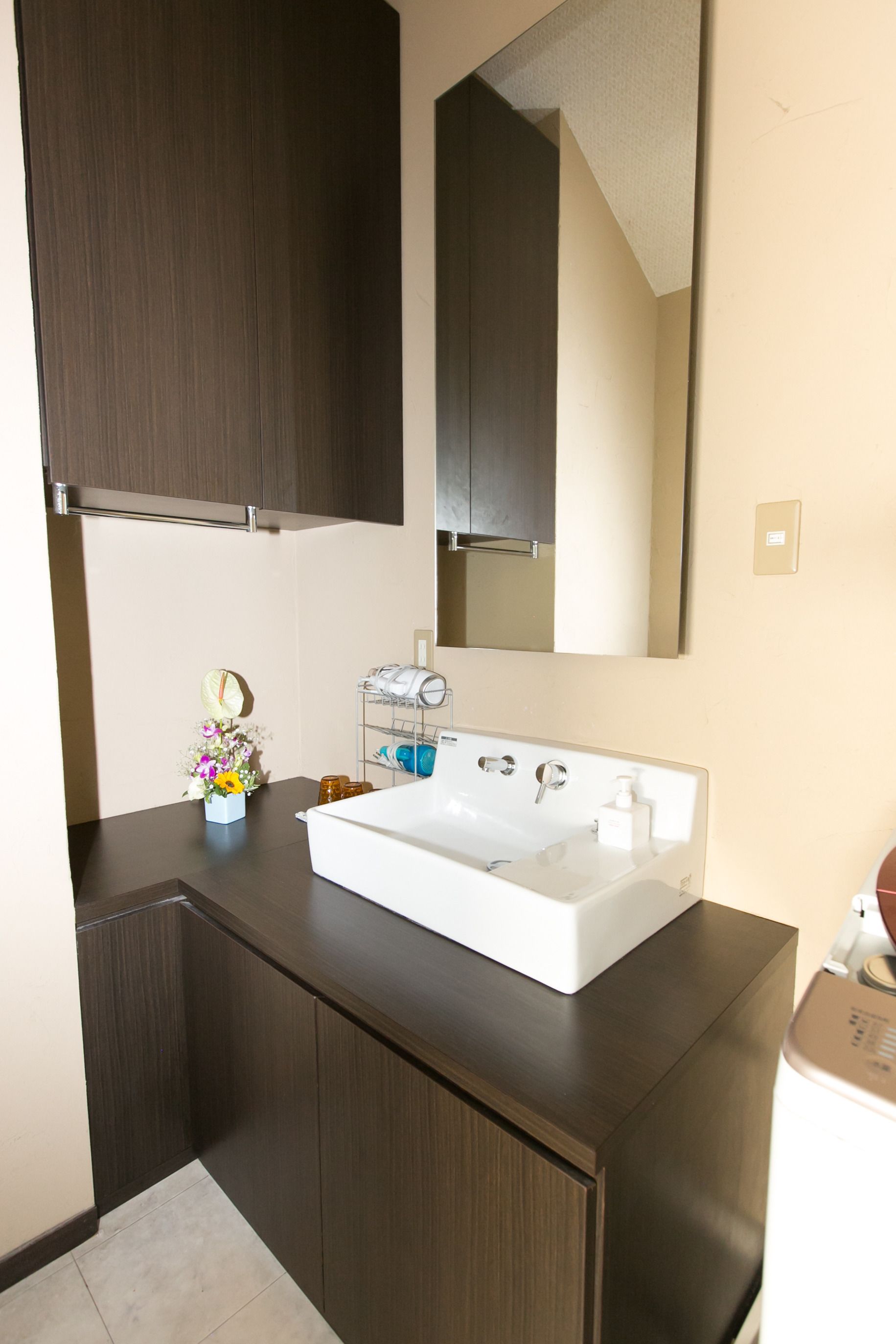 deluxe suite, 3 bedrooms, non smoking (3rd floor, for 1 - 6 people) | bathroom sink