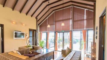 Deluxe Suite, 3 Bedrooms, Non Smoking (3rd Floor, For 1 - 6 People) | 3 bedrooms, individually decorated, individually furnished, desk