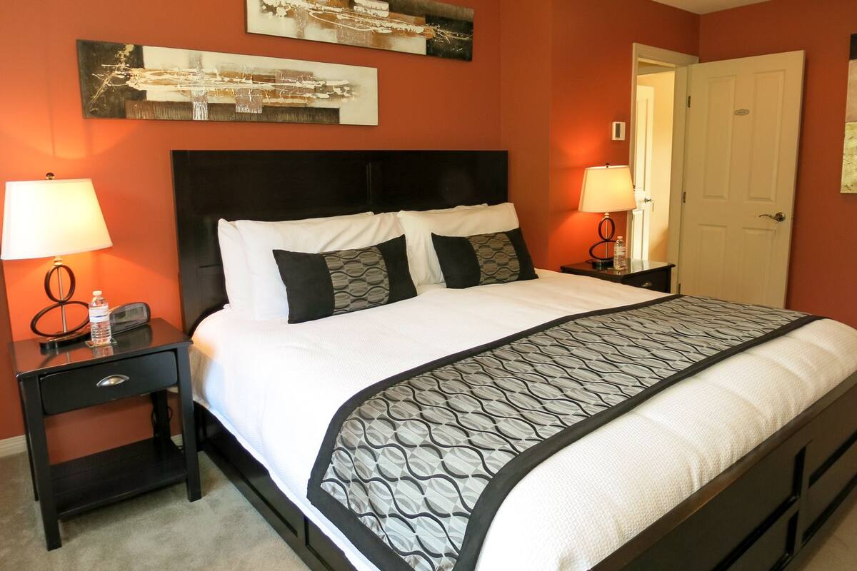 Suite, 1 King Bed, Non Smoking, Valley View | In-room safe, soundproofing, iron/ironing board (on request)