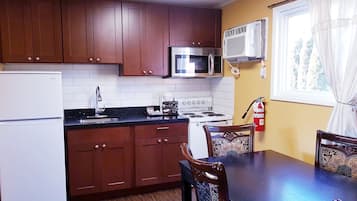 Premier Suite, 1 Bedroom | Private kitchen