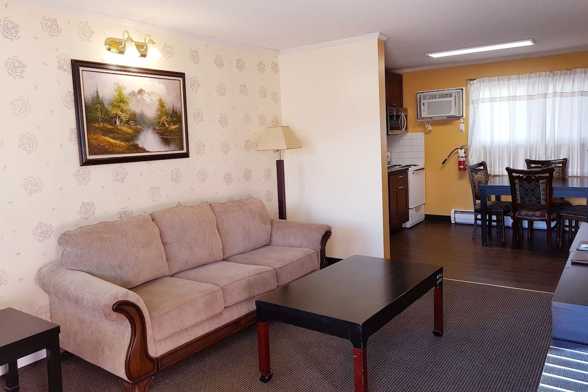 Premier Suite, 1 Bedroom | Living area