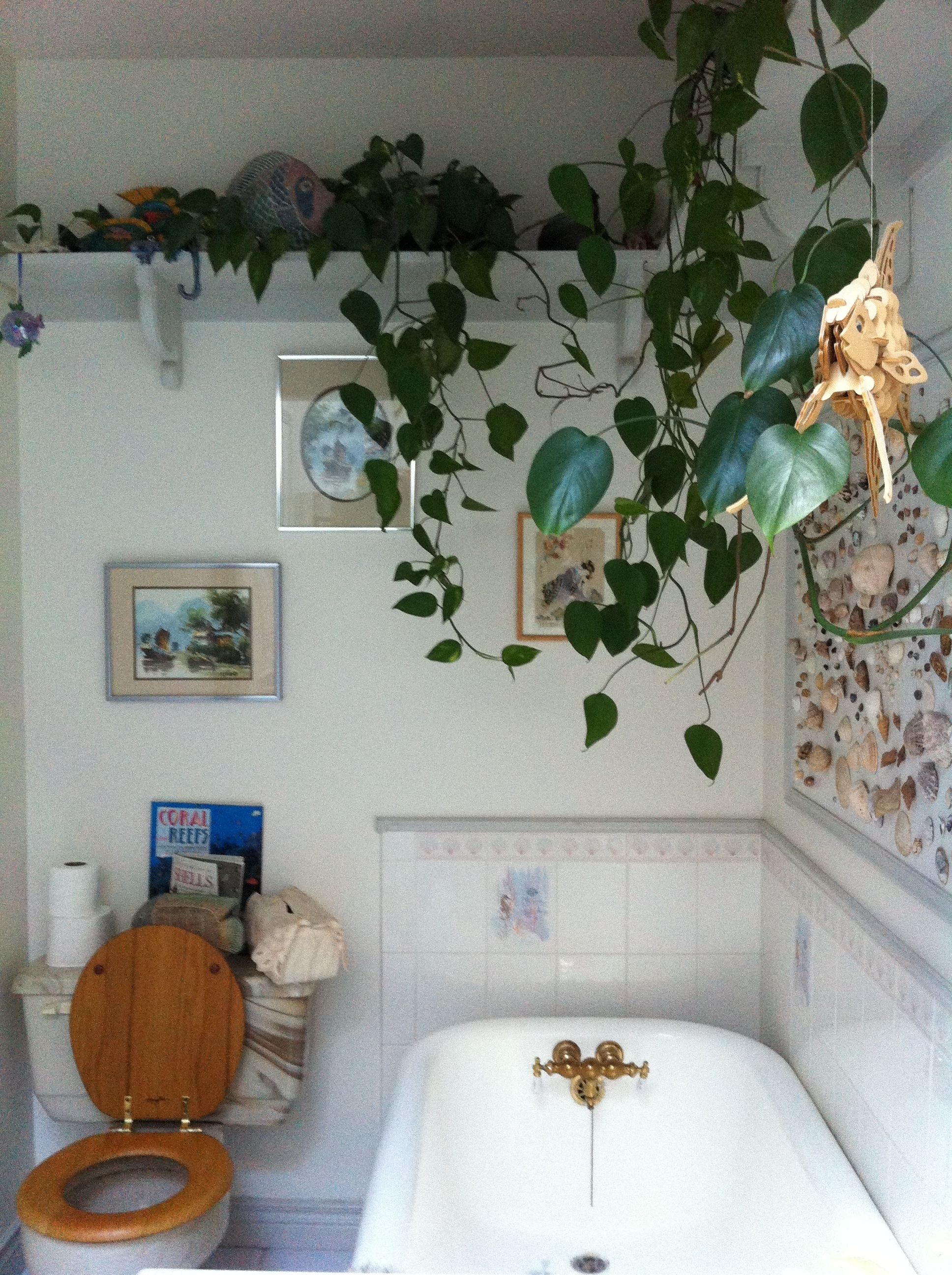 Family Double Room Single Use, 2 Queen Beds | Bathroom
