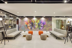 Coin salon dans le hall