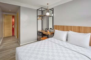 1 habitación, caja de seguridad en la habitación y escritorio 