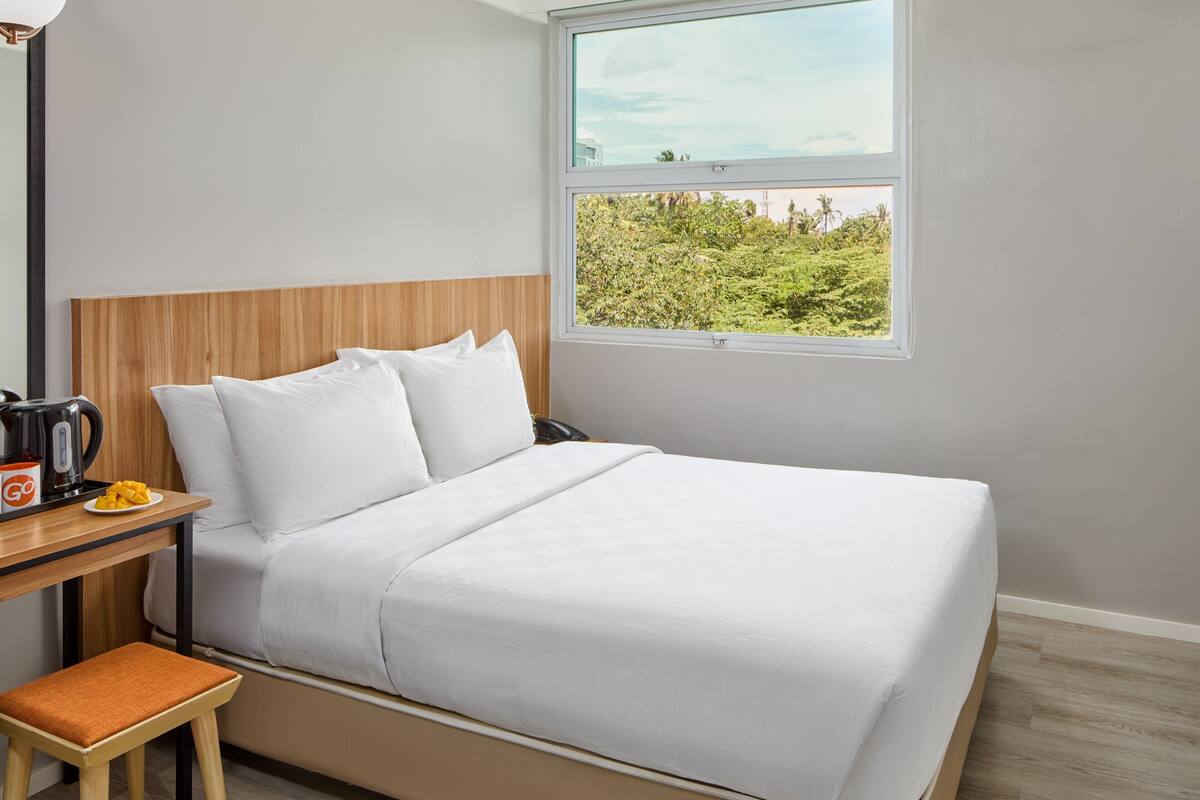 In-room safe, desk, laptop workspace, iron/ironing board (on request)