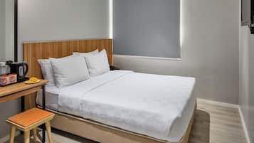 Superior Double Room | 1 bedroom, in-room safe, desk, laptop workspace