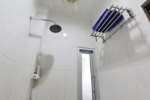 تجهيزات دش، مجففات شعر، خف للقدمين، مناشف