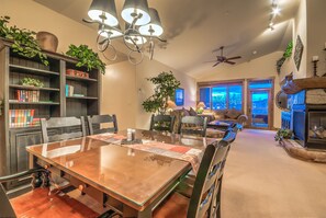 4 Bedroom, 4 Bathroom - Champagne Lodge 3207  