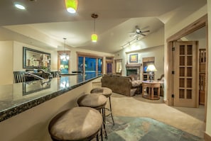 4 Bedroom, 4 Bathroom - Aspen Lodge 4302 | Living area