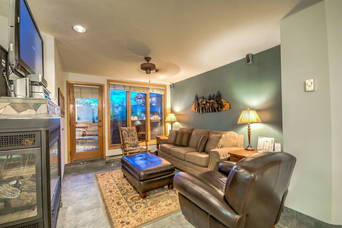 3 Bedroom, 3 Bathroom - Trappeurs Lodge 1101 | Living area | Flat-screen TV, DVD player