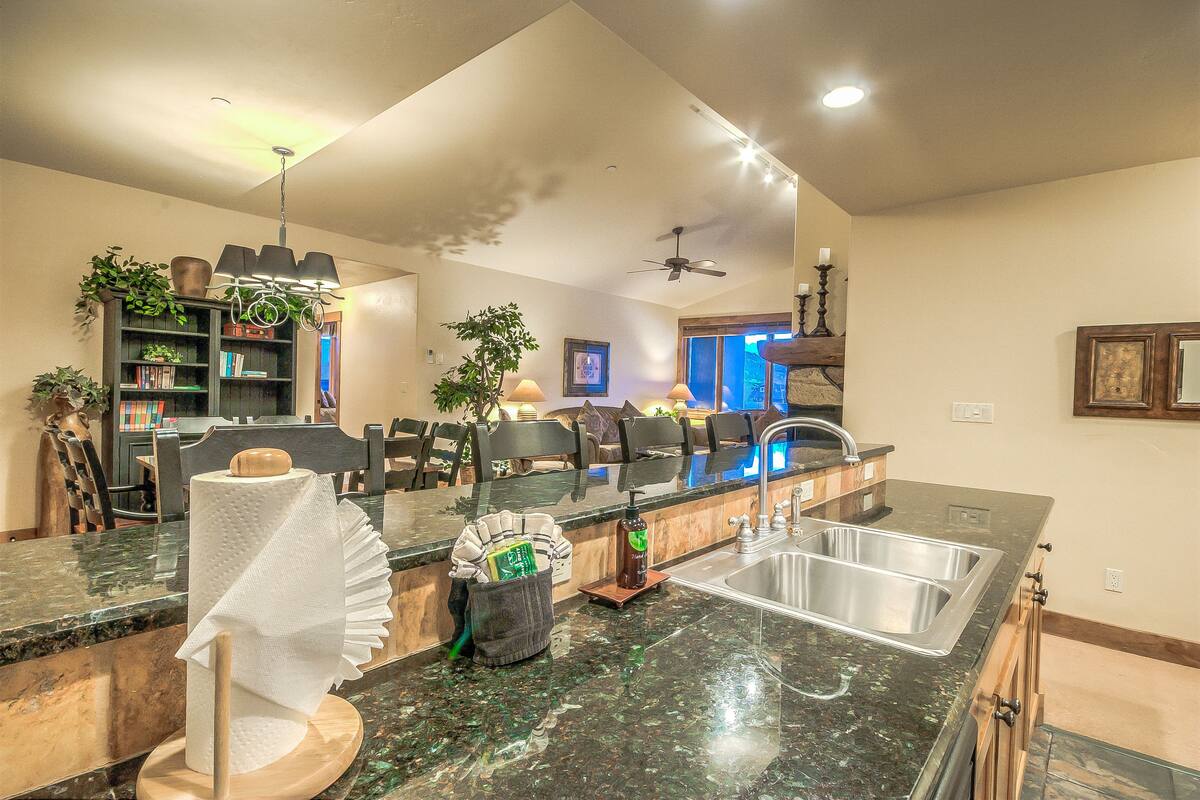 4 Bedroom, 4 Bathroom - Champagne Lodge 3207   | Private kitchen | Fridge, microwave, coffee/tea maker, cookware/dishes/utensils