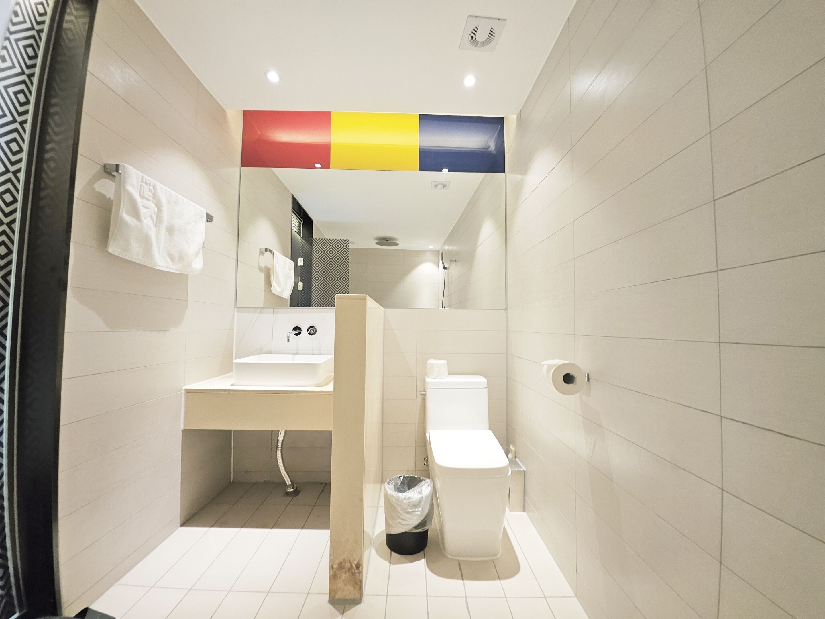 ラグジュアリー ルーム | バスルーム | シャワー付き浴槽、深めの浴槽、ヘアドライヤー、バスローブ