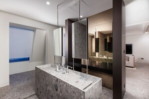 Suite (SR) | Bathroom | Free toiletries, hair dryer, bathrobes, slippers - SR Suites Pangyo (Seongnam)